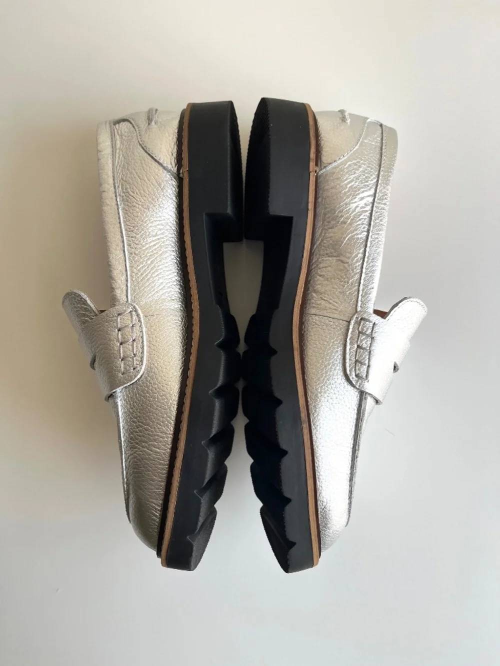 Blondo Waterproof Leather Penny Loafer Size 8 M Silver Metallic